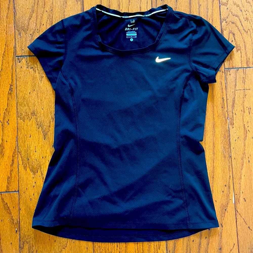 Perfect Small Nike workout shirt